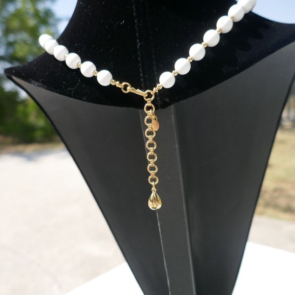 Vintage Monet White Bead Choker Necklace 16 inches - Picture 5 of 7